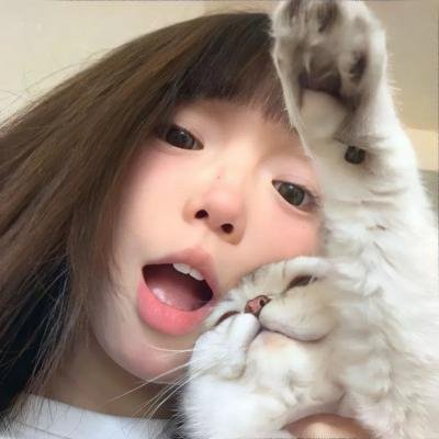 三个带面纱的女子